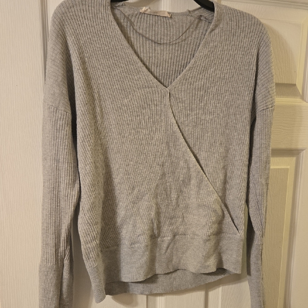 Elodie Light Gray V-Neck Sweater